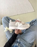 New Balance 327 beige/brown — головне фото товару