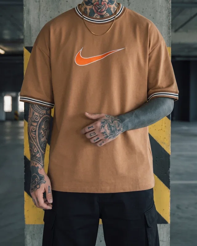 Nike Футболка Nike лого беж — головне фото товару