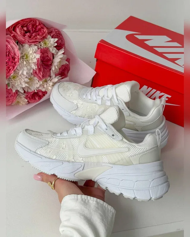 Nike V2k Runtekk White Flowers — головне фото товару