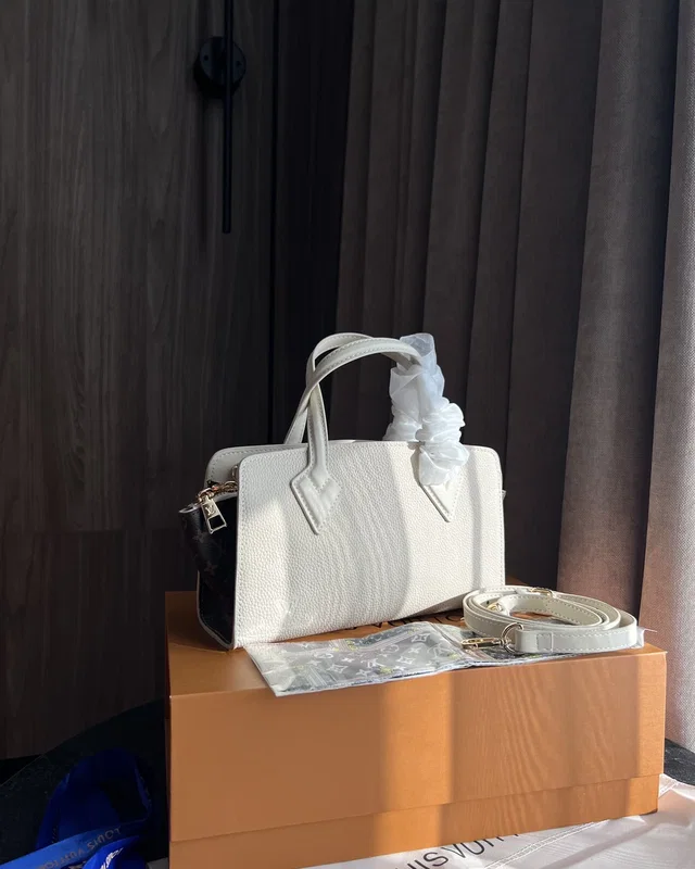 Louis Vuitton Varenne East West White — головне фото товару