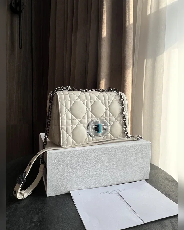 Dior Medium Caro Bag White beige — головне фото товару
