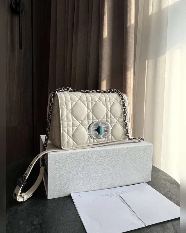 Dior Medium Caro Bag White beige — головне фото товару