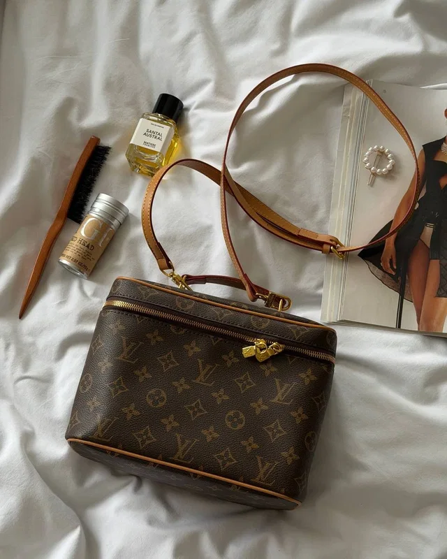 Louis Vuitton Nice BB Vanity Case Monogram Canvas 24 х 17 х 13 — головне фото товару