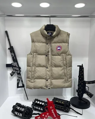 Жилет Canada Goose — головне фото товару