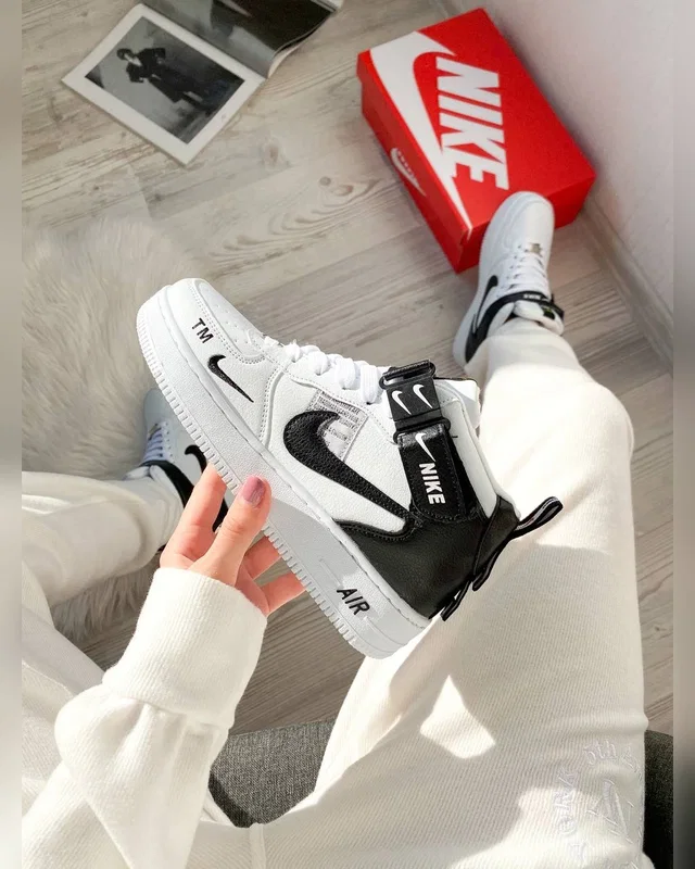 Nike AIR FORCE 1 HIGH WHITE/BLACK WINTER — головне фото товару