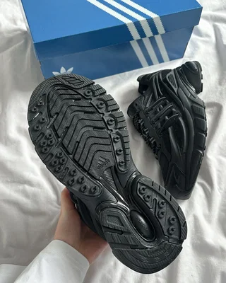 Adidas x Pharrell Adistar Jellyfish 'Triple Black' — головне фото товару