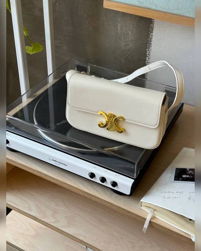 Celine Shoulder Bag Claude In Shiny Calfskin Cream [оригінальна коробка] 20 х 11 х 4 — головне фото товару