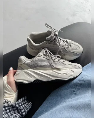 Adidas Yeezy Boost 700 V2 Static — головне фото товару
