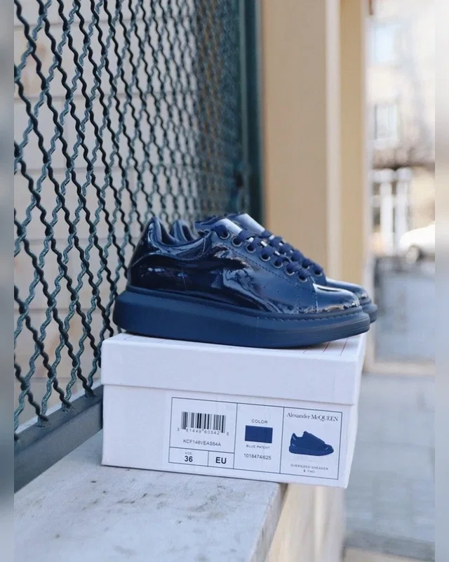 McQueen Blue Patent — головне фото товару