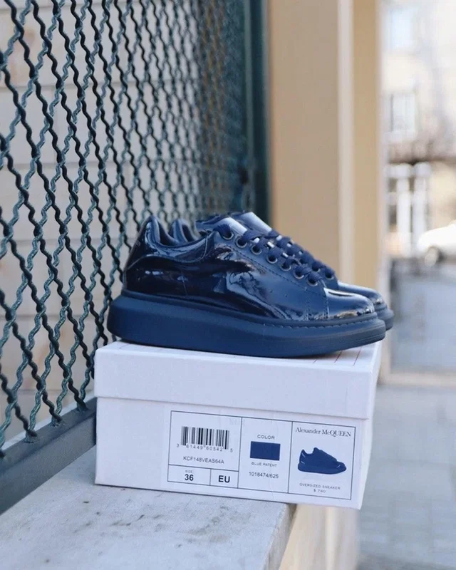 McQueen Blue Patent — головне фото товару