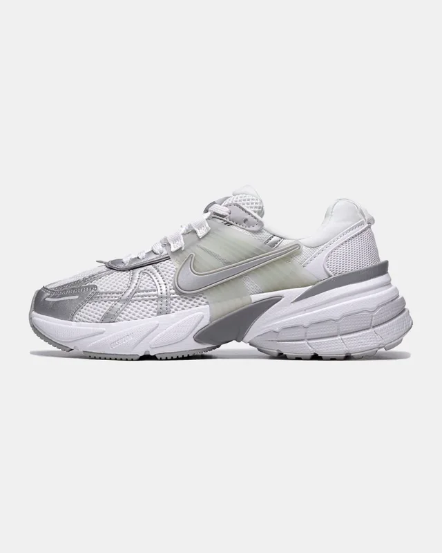 Nike (WMNS) Nike V2K Run 'Metallic Silver' FD0736 104 — головне фото товару