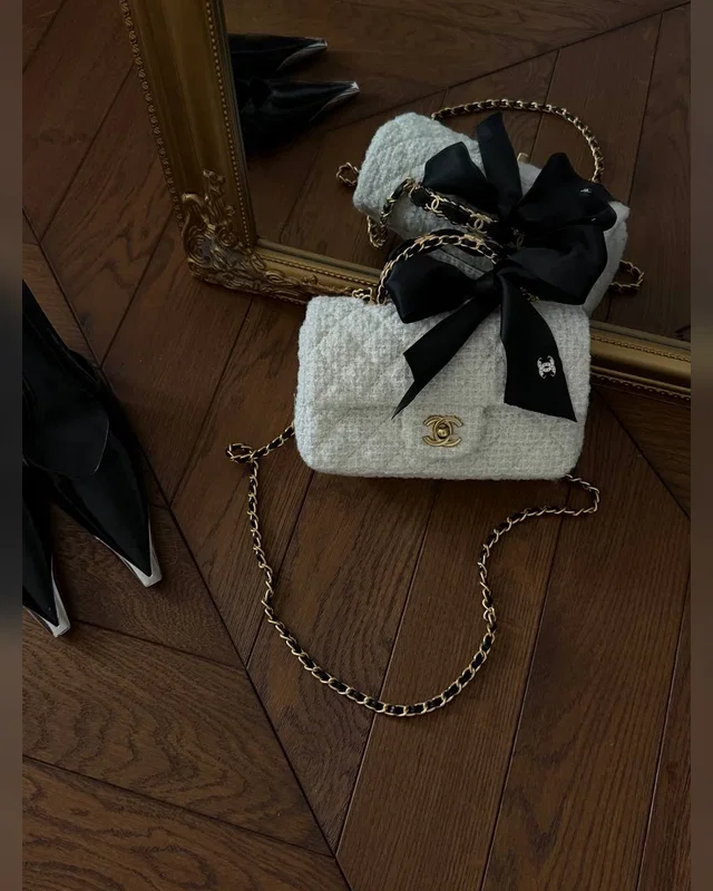 Chanel Mini Tweed Flap Bag White Gold Hardware 20 х 12 х 7 — головне фото товару