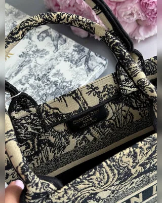 Dior Book Tote Ecru and Blue Dior Oblique Embroidery [оригінальна коробка] 36 х 28 х 13 — головне фото товару
