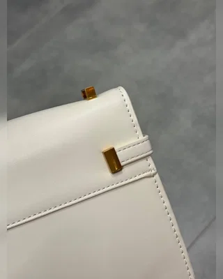 Saint Laurent Manhattan Medium Leather Shoulder Bag Milk 18 х 15 х 6 — головне фото товару