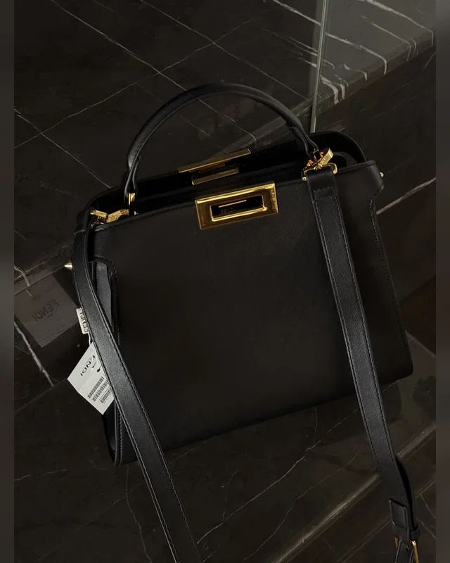 Fendi Black Large Iconic Essentially Peekaboo Top Handle Bag 28 х 25 х 12 — головне фото товару