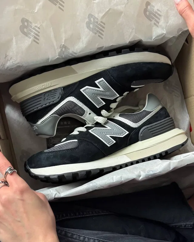 New Balance 574 Black — головне фото товару