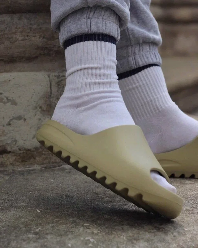 Adidas Yeezy Resin 2 — головне фото товару