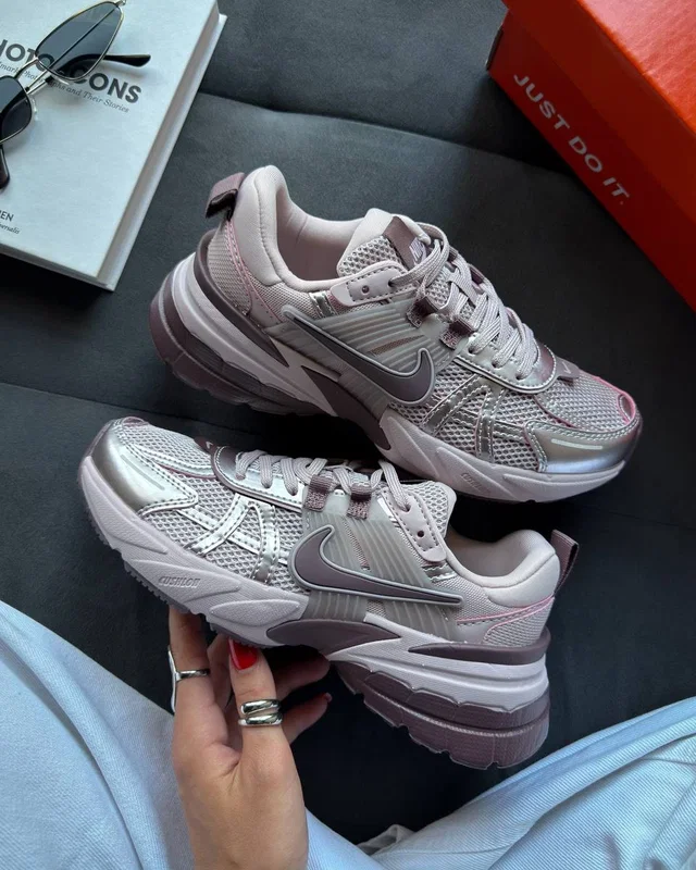 Nike V2k Run Platinum Grey — головне фото товару
