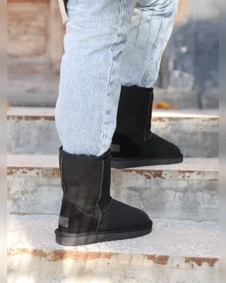 UGG Short II Black Suede — головне фото товару