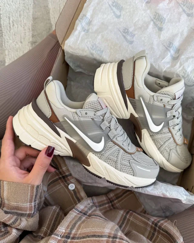 Nike V2K Runtekk Light Brown — головне фото товару