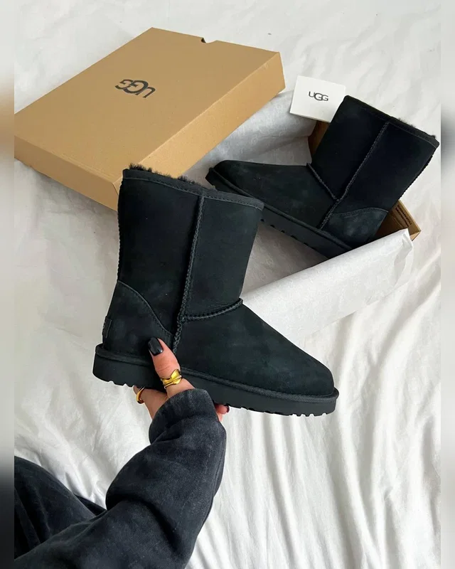UGG Classic Short Black — головне фото товару