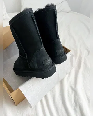 UGG Classic Short Black — головне фото товару