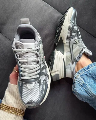 Nike Wmns V2K Run 'Pure Platinum Wolf Grey' — головне фото товару