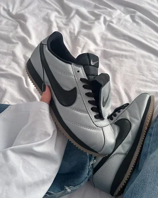 Nike Cortez Leather SE 'Metallic Cool Grey Black' HQ3490-099 — головне фото товару