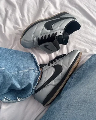 Nike Cortez Leather SE 'Metallic Cool Grey Black' HQ3490-099 — головне фото товару