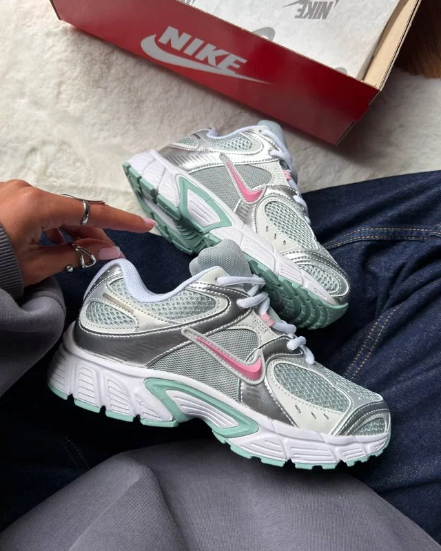 Nike V5 RNR Metallic Silver/Pink — головне фото товару