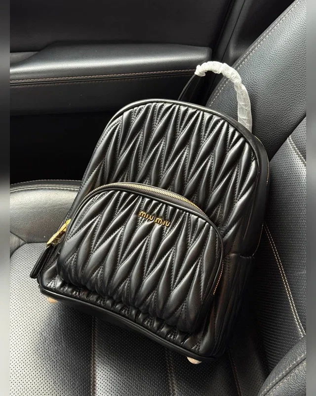 Miu Miu Matelassé Nappa Leather Backpack [оригінальна магнітна коробка] 28 x 23 x 13 — головне фото товару
