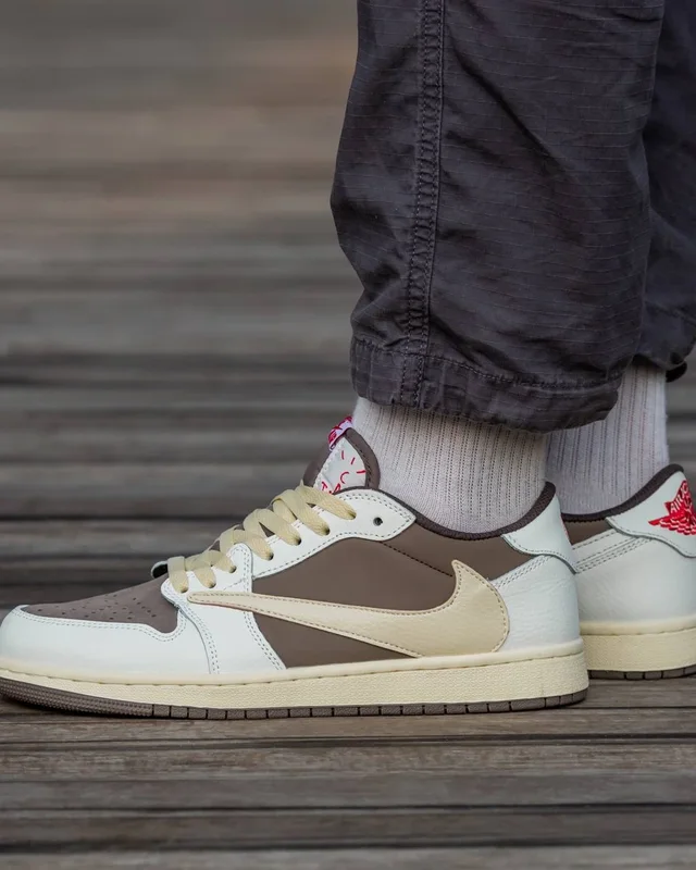 Nike Air Jordan Retro 1 Low x Travis Scott OG "REVERSE MOCHA" — головне фото товару