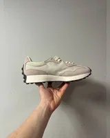 New Balance 327 Beige v2 — головне фото товару