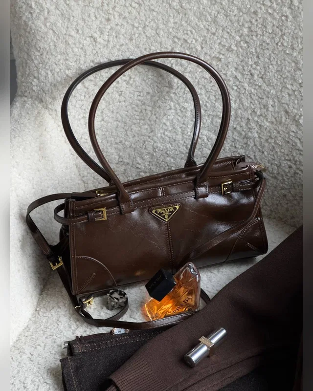 Prada Medium Leather Handbag Brown 33 х 17 х 10 — головне фото товару