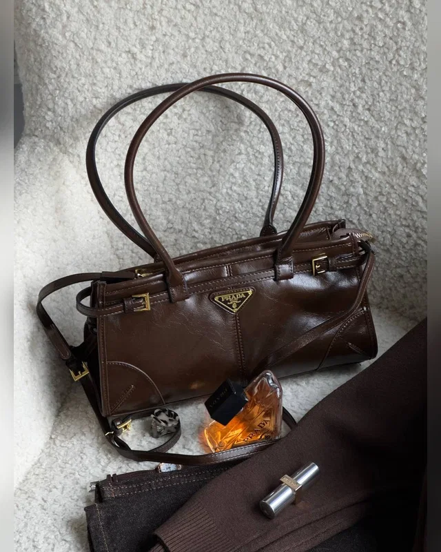 Prada Medium Leather Handbag Brown 33 х 17 х 10 — головне фото товару