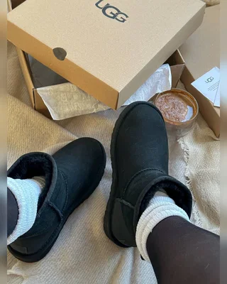 UGG Mini Black Classic — головне фото товару