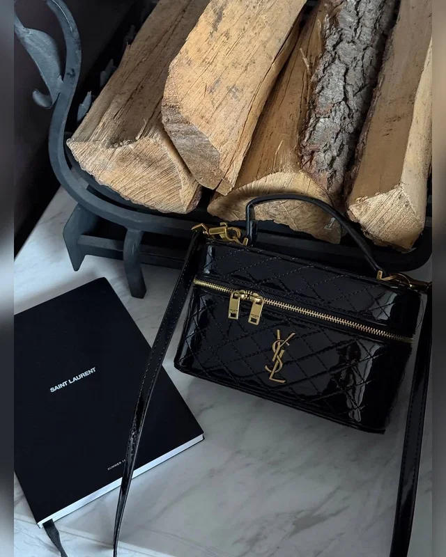 Saint Laurent Gaby Vanity Lacquered Leather Bag Black (Брендована коробка) 18 x 11 x 7 — головне фото товару