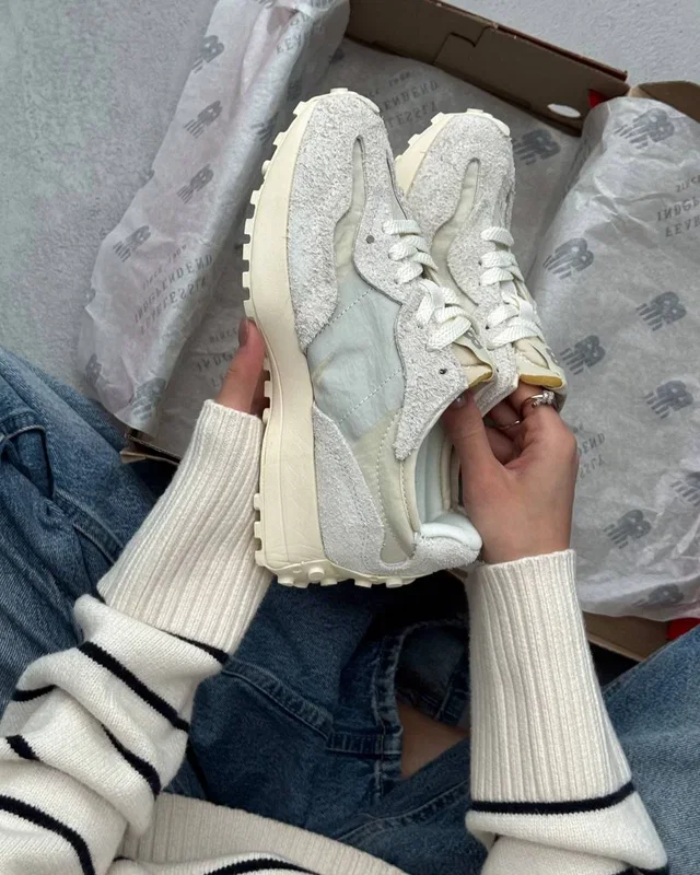 New Balance 327 Beige — головне фото товару
