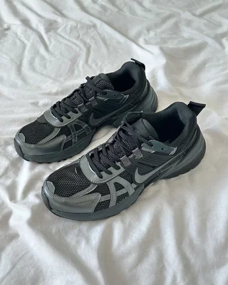 Nike V2K Run 'Black Dark Smoke Grey' HJ4497-001 — головне фото товару
