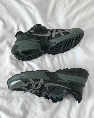 Nike V2K Run 'Black Dark Smoke Grey' HJ4497-001 — головне фото товару