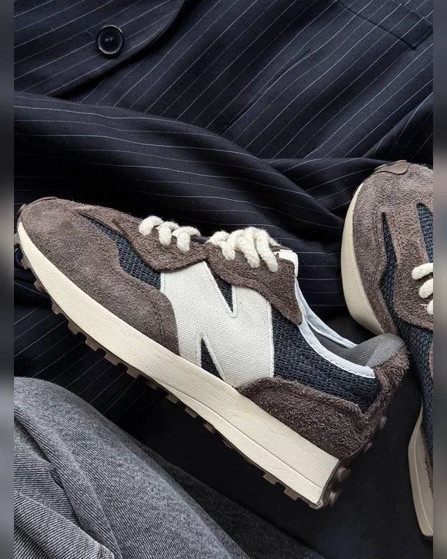 New Balance 327 Brown — головне фото товару
