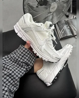 Nike Zoom Vomero 5 Light Grey White — головне фото товару