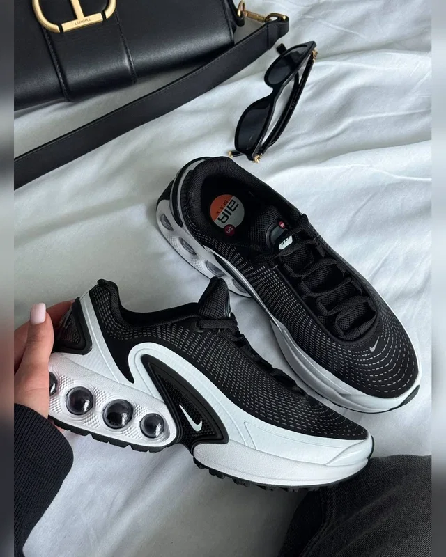 Nike Air Max Dn Casual Black/White — головне фото товару