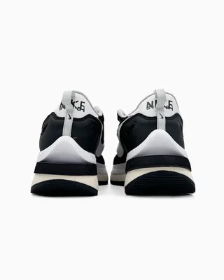 Nike VaporWaffle x Sacai Black White — головне фото товару