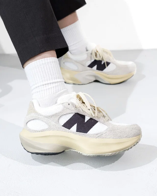 New Balance Warped Runner Beige/White — головне фото товару