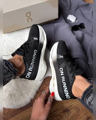 On Cloudboom Runner Black White — головне фото товару