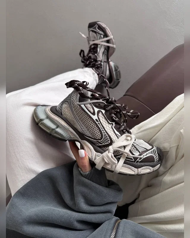 Balenciaga 3XL EXTREME LACE DIRTY BROWN 39 — головне фото товару