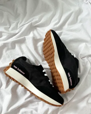 New Balance Wmns 327 'Black' — головне фото товару
