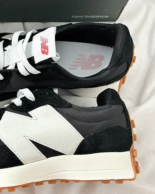 New Balance Wmns 327 'Black' — головне фото товару