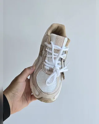 New Balance 740 • Beige • — головне фото товару